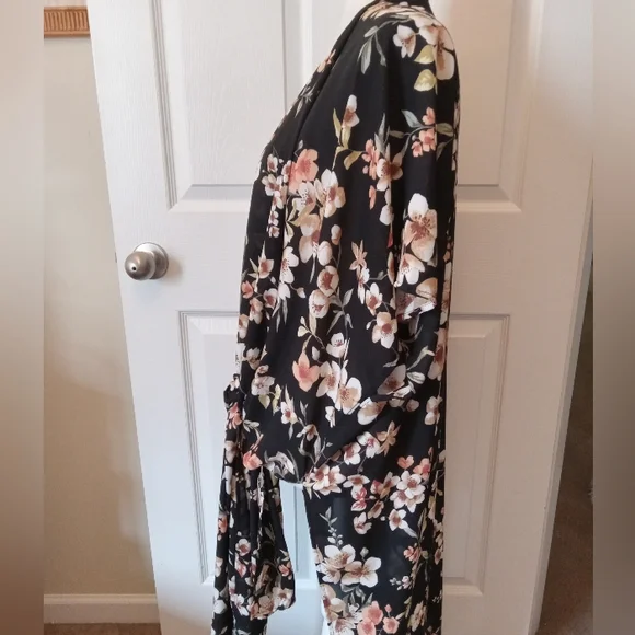 Gee Gee floral kimono; black. L/XL - Picture 4 of 7